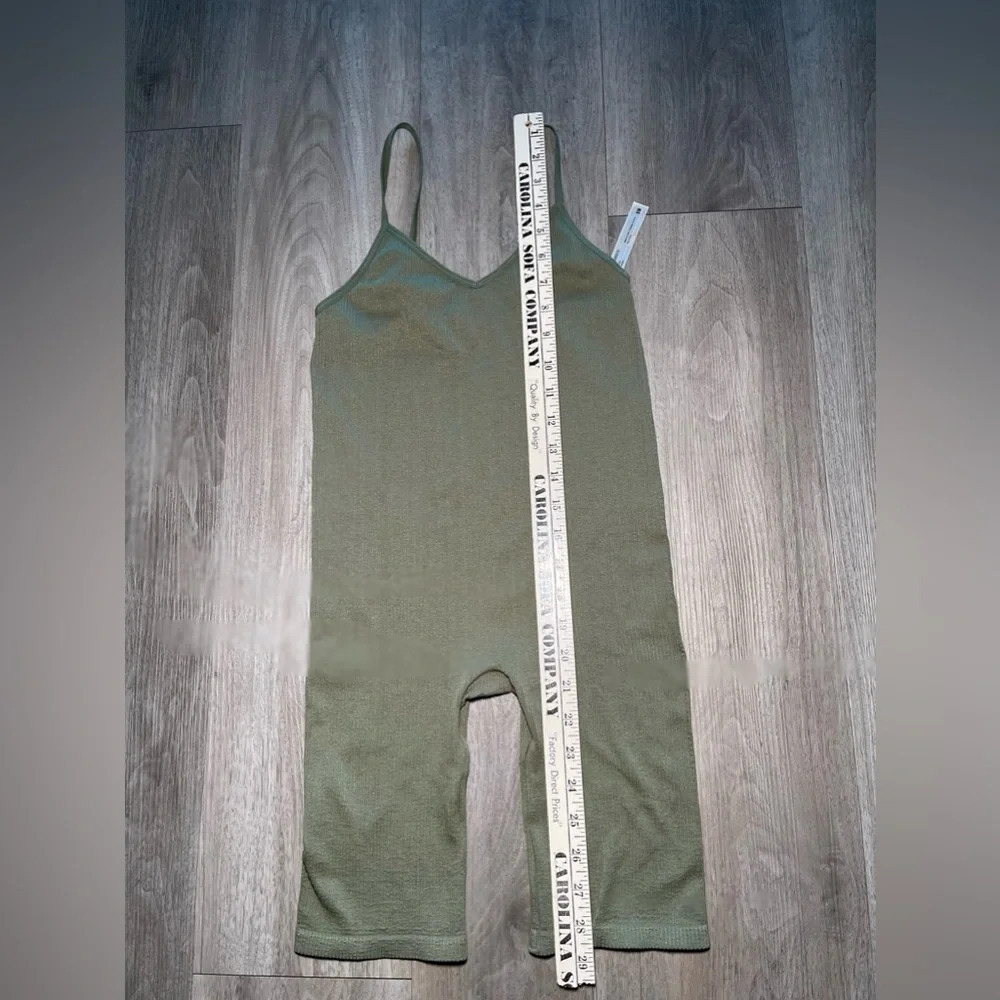 ANWND Green Spaghetti Strap Knee Length Ribbed Stretchy Jumpsuit Women’s Small - Picture 7 of 7